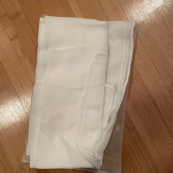 White Shawl / Wrap - Picture 8 of 10